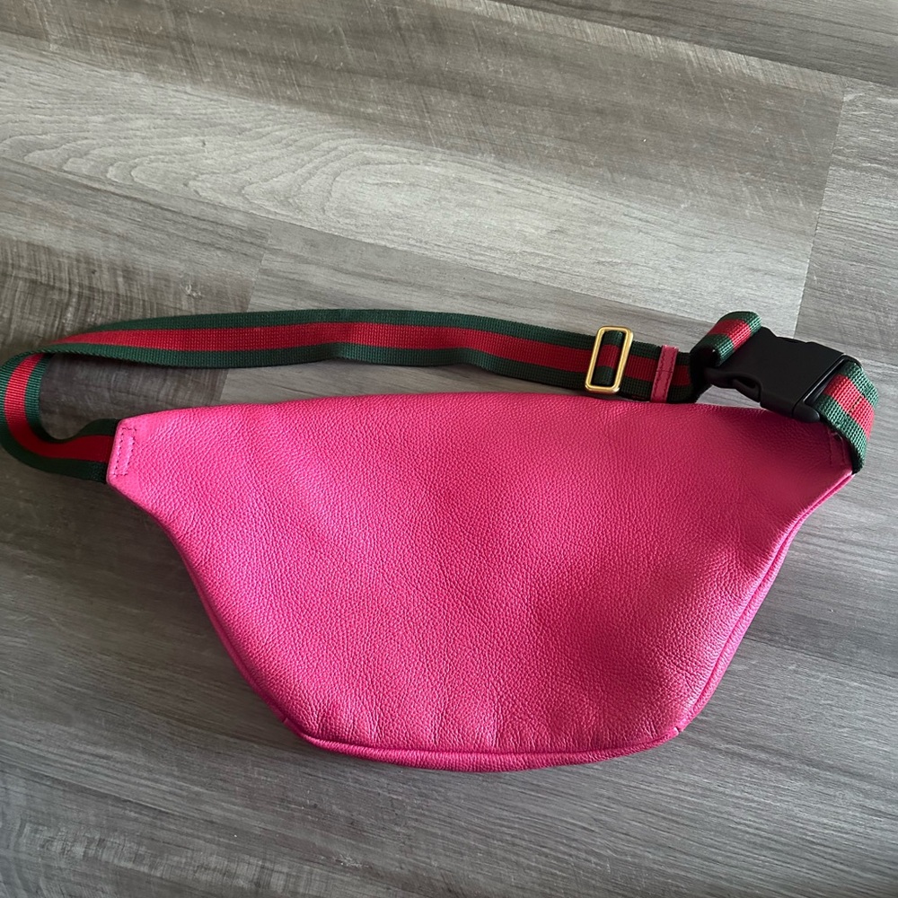 Gucci Pink Leather Logo Belt Bag with Green Accents - Picture 6 of 11